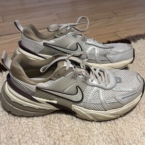 Nike V2K sneakers size 7.5 womens